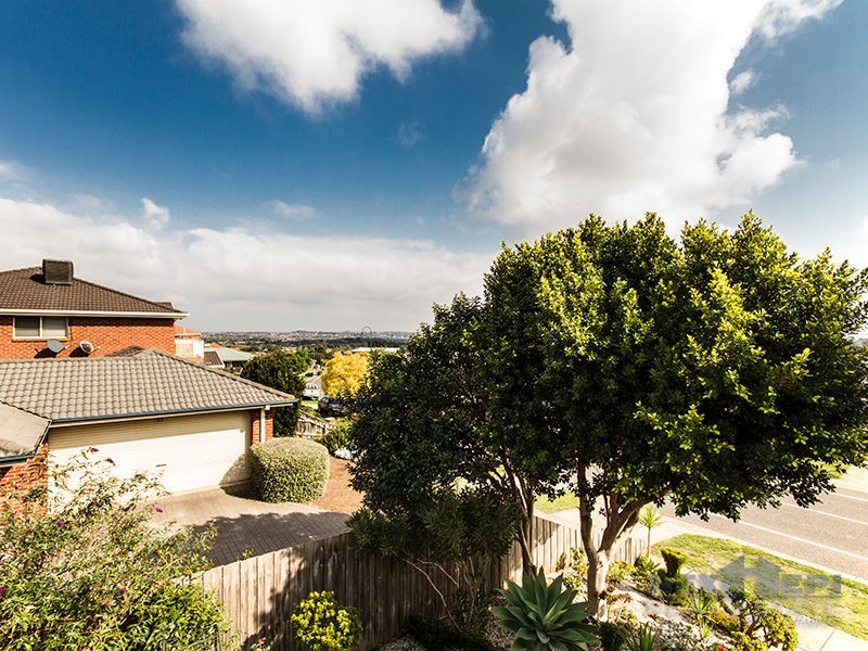 19 Vivienne Way, Berwick VIC 3806