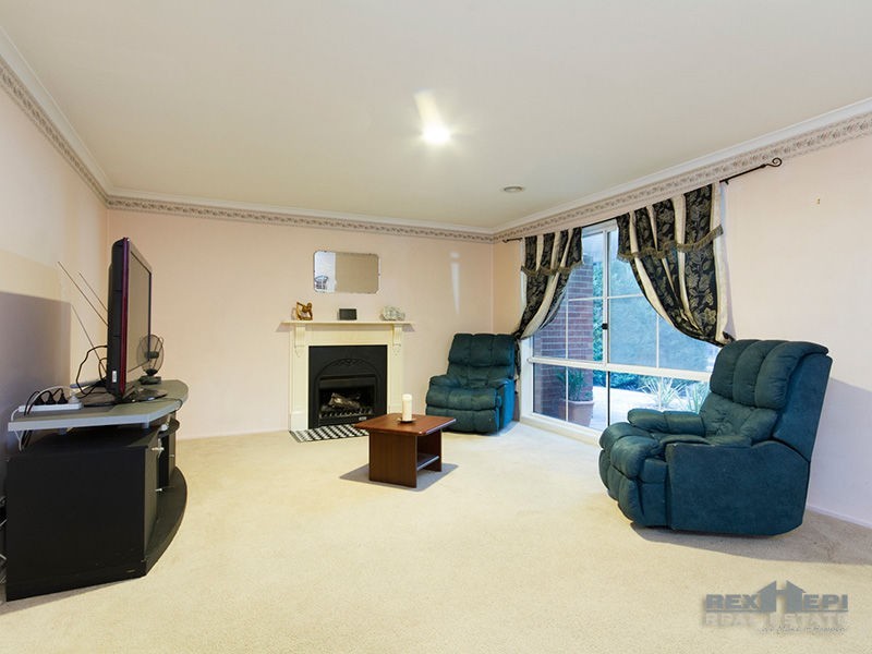 40 Lake View Drive, Narre Warren South VIC 3805