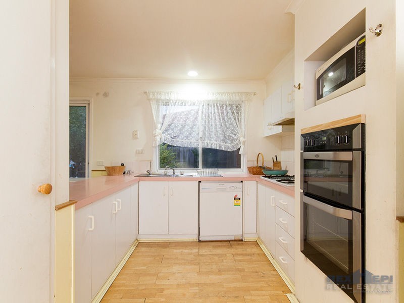 40 Lake View Drive, Narre Warren South VIC 3805