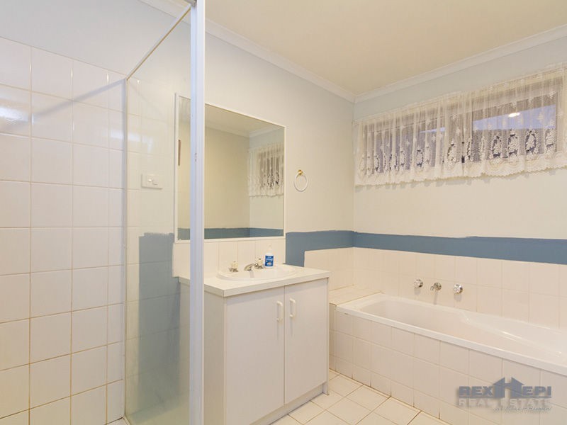 40 Lake View Drive, Narre Warren South VIC 3805