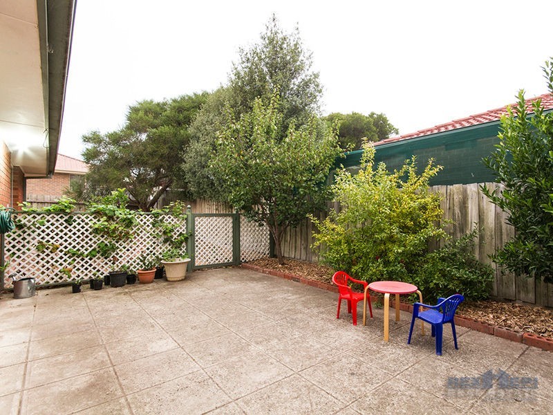 40 Lake View Drive, Narre Warren South VIC 3805