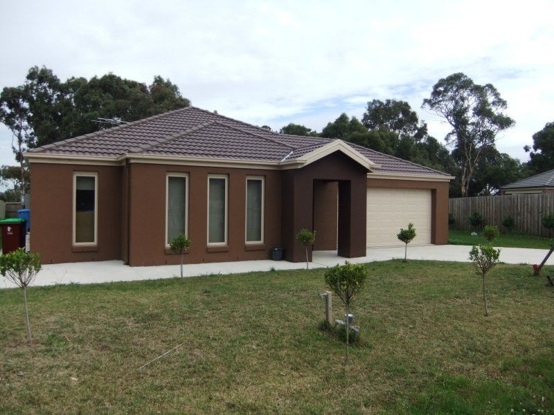 11 Selma Close, Lynbrook VIC 3975