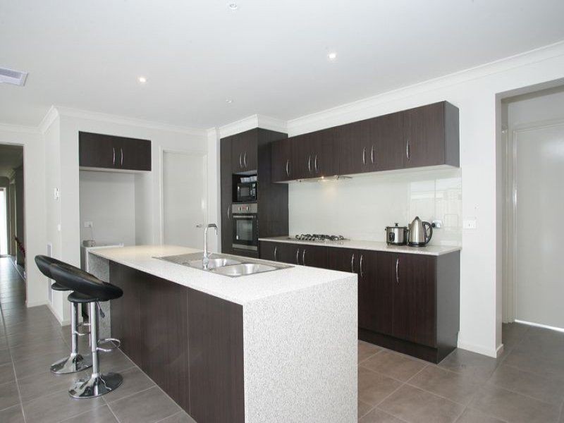 11 Selma Close, Lynbrook VIC 3975