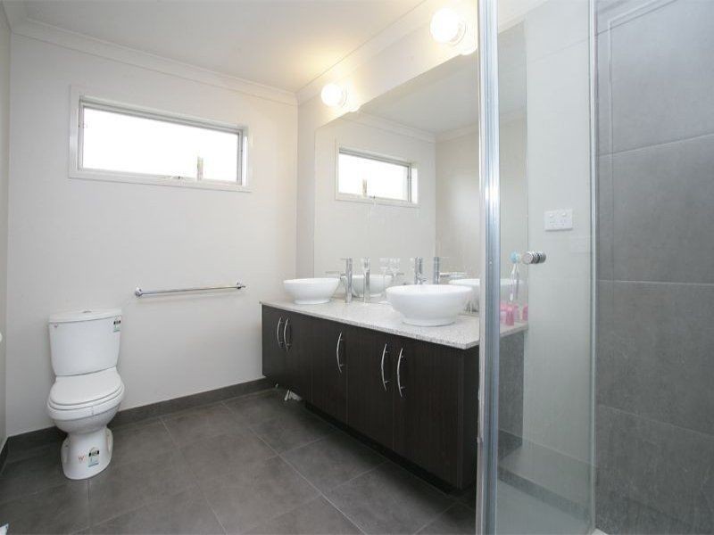 11 Selma Close, Lynbrook VIC 3975