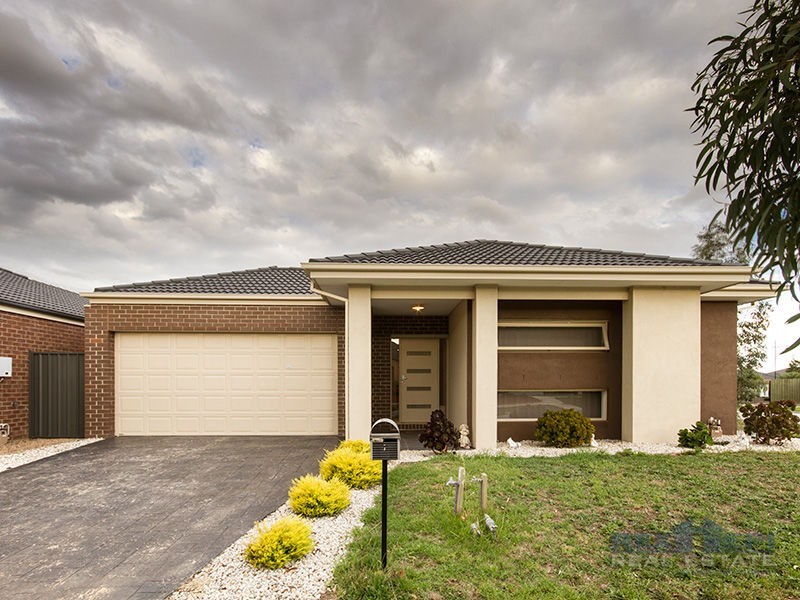 2 Aldous Place, Cranbourne North VIC 3977