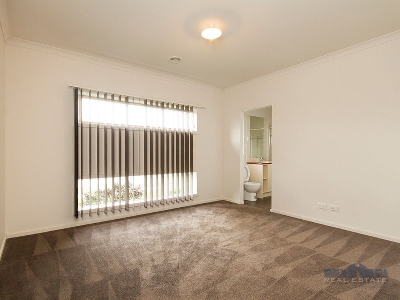 2 Aldous Place, Cranbourne North VIC 3977