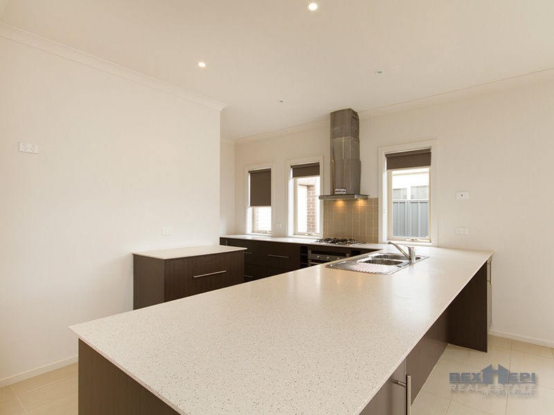 2 Aldous Place, Cranbourne North VIC 3977