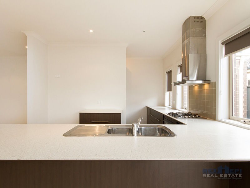 2 Aldous Place, Cranbourne North VIC 3977