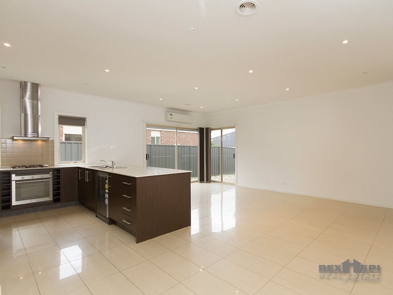 2 Aldous Place, Cranbourne North VIC 3977