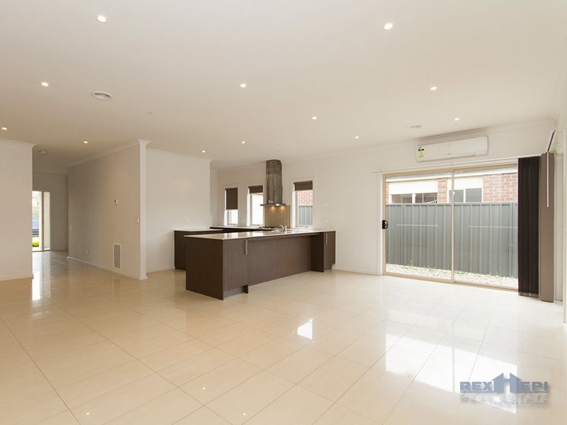 2 Aldous Place, Cranbourne North VIC 3977