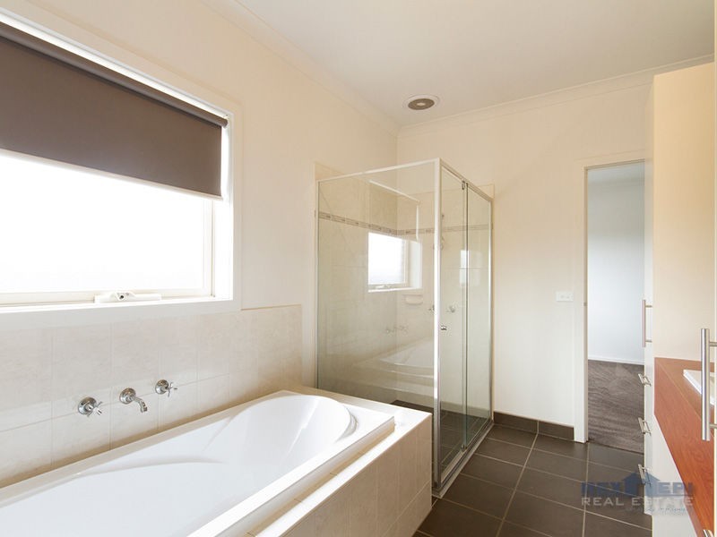 2 Aldous Place, Cranbourne North VIC 3977