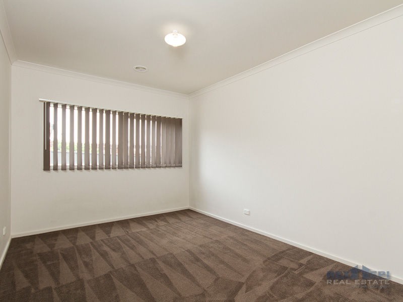 2 Aldous Place, Cranbourne North VIC 3977