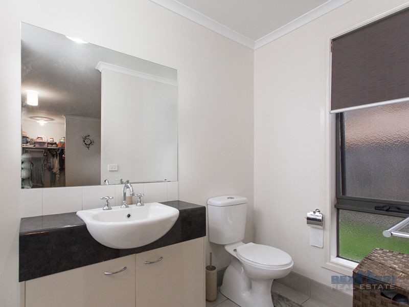 11 Danae Place, Cranbourne West VIC 3977