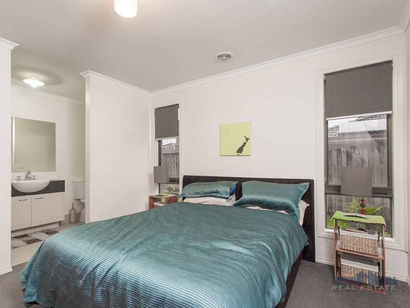 11 Danae Place, Cranbourne West VIC 3977