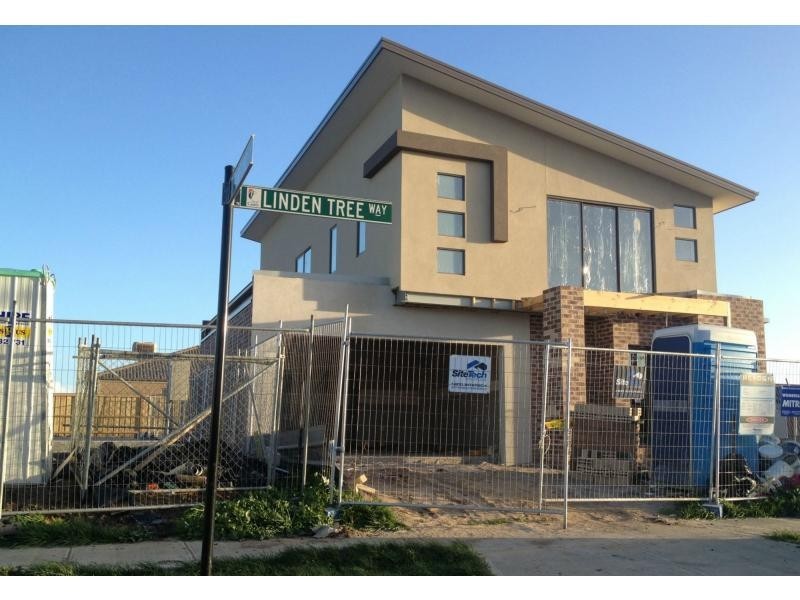 52 Linden Tree Way, Cranbourne North VIC 3977