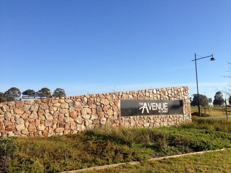 52 Linden Tree Way, Cranbourne North VIC 3977