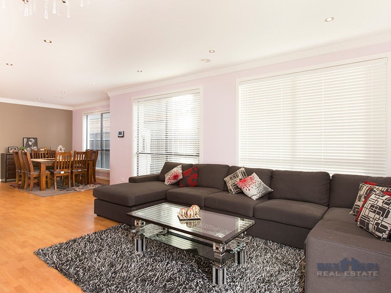 16 Greenview Terrace, Keysborough VIC 3173