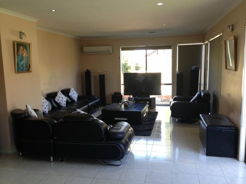 20 Elanora Way, Hampton Park VIC 3976