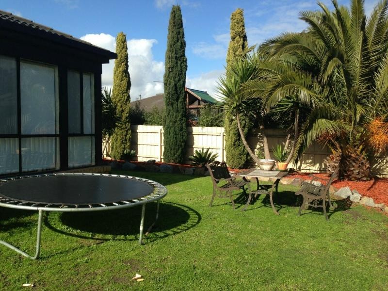 20 Elanora Way, Hampton Park VIC 3976