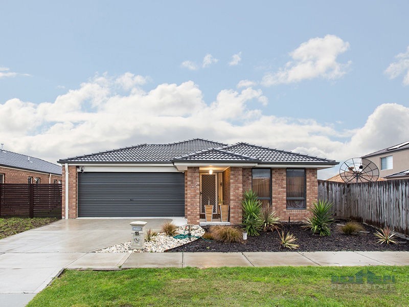 11 Danae Place, Cranbourne West VIC 3977