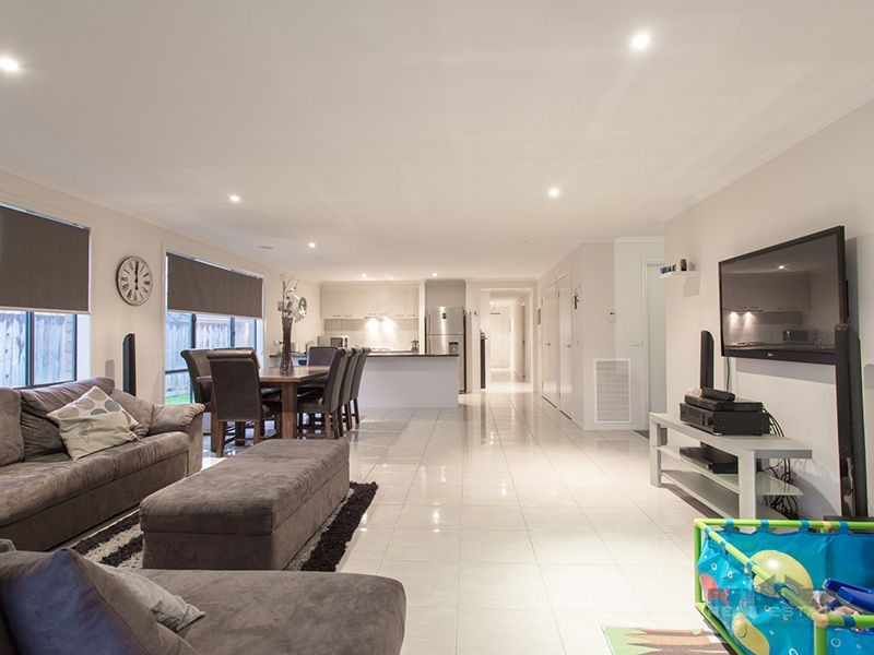 11 Danae Place, Cranbourne West VIC 3977