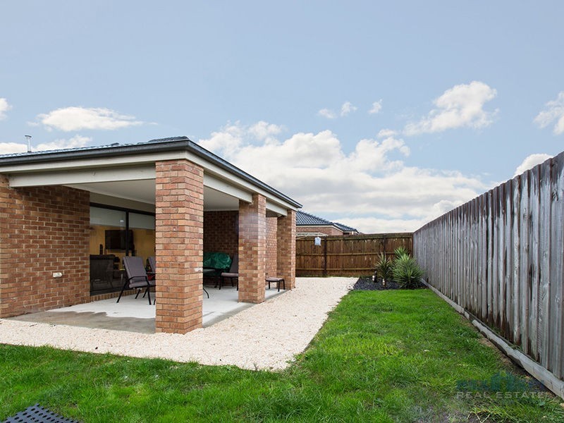 11 Danae Place, Cranbourne West VIC 3977