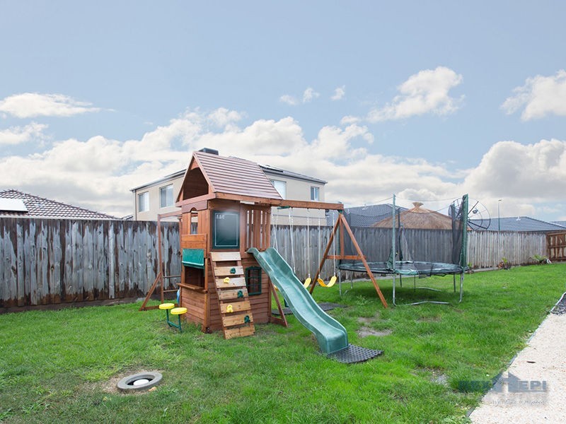 11 Danae Place, Cranbourne West VIC 3977