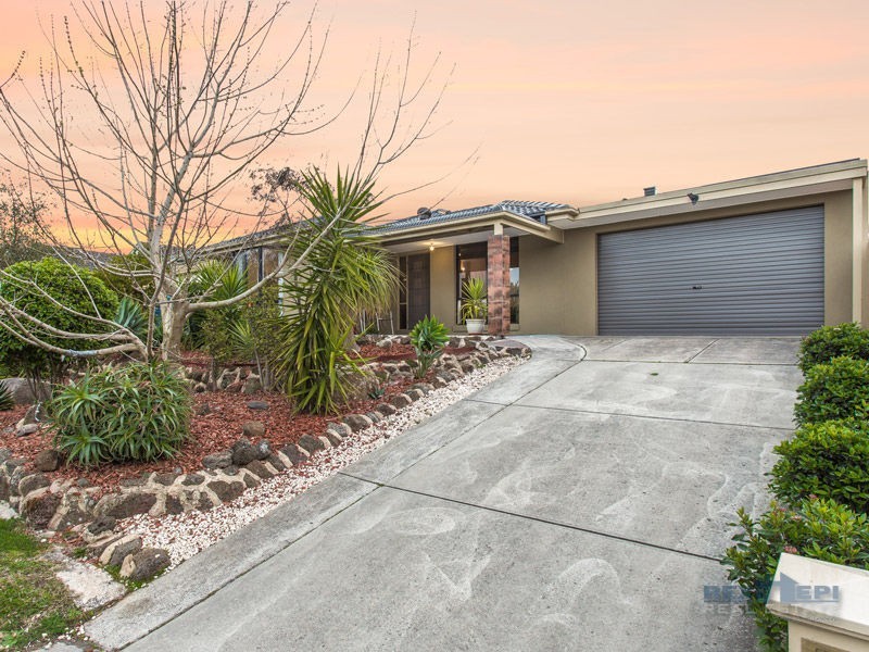 21 Forsyth Court, Cranbourne North VIC 3977