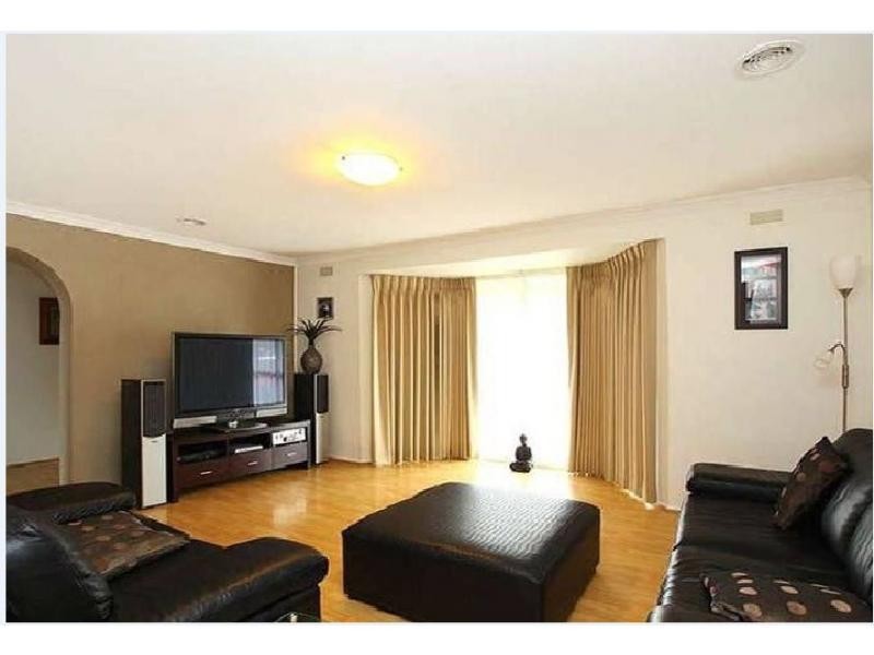 26 Huon Park Road, Cranbourne North VIC 3977