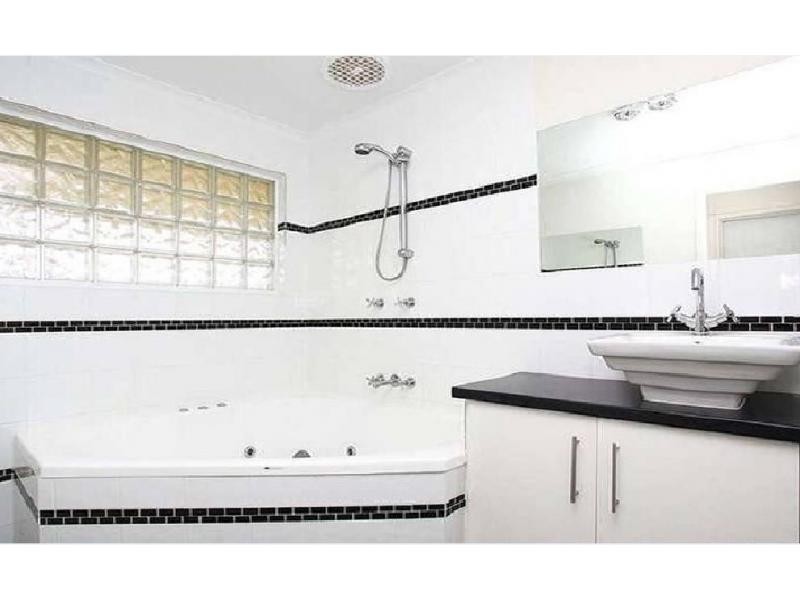 26 Huon Park Road, Cranbourne North VIC 3977