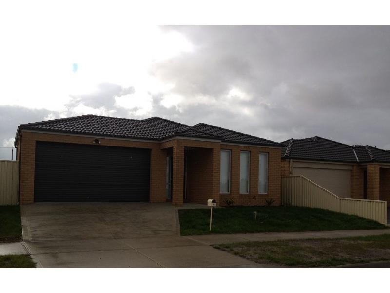 86 Blue Hills Boulevard, Pakenham VIC 3810