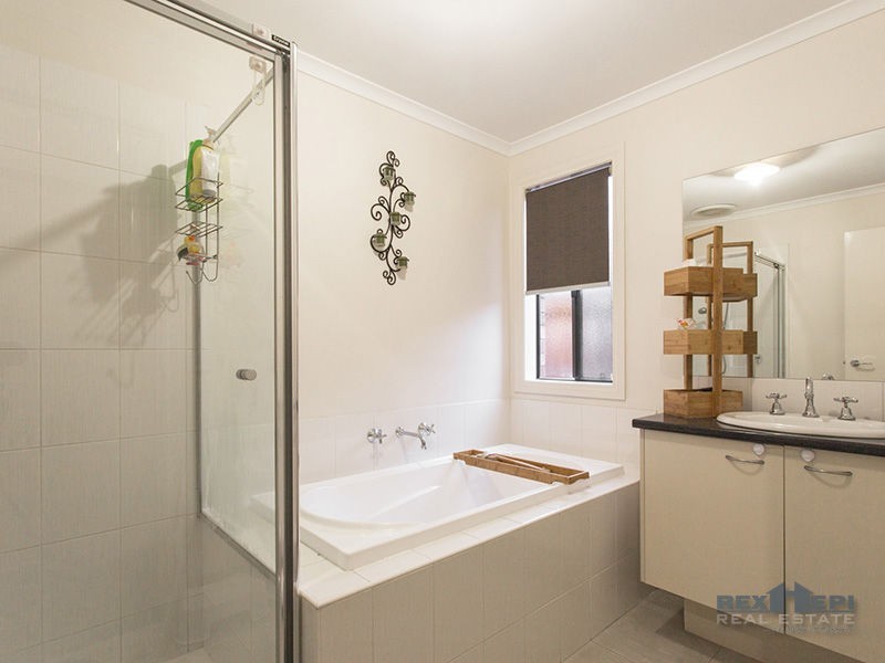 11 Danae Place, Cranbourne West VIC 3977