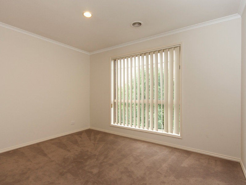 14/12 Grant Close, Berwick VIC 3806