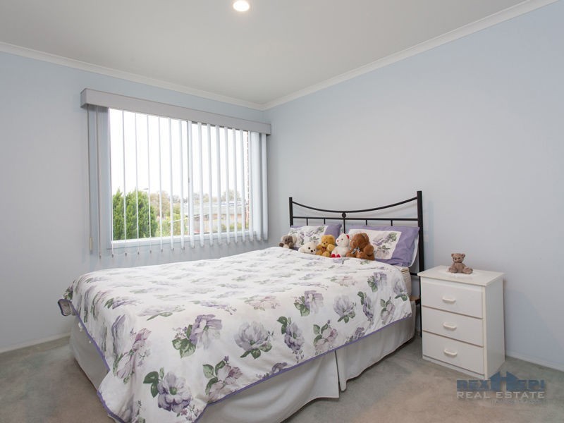 28 Hampshire Drive, Narre Warren South VIC 3805