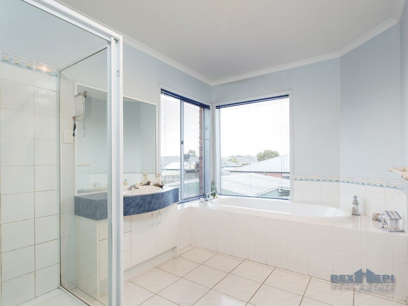 28 Hampshire Drive, Narre Warren South VIC 3805