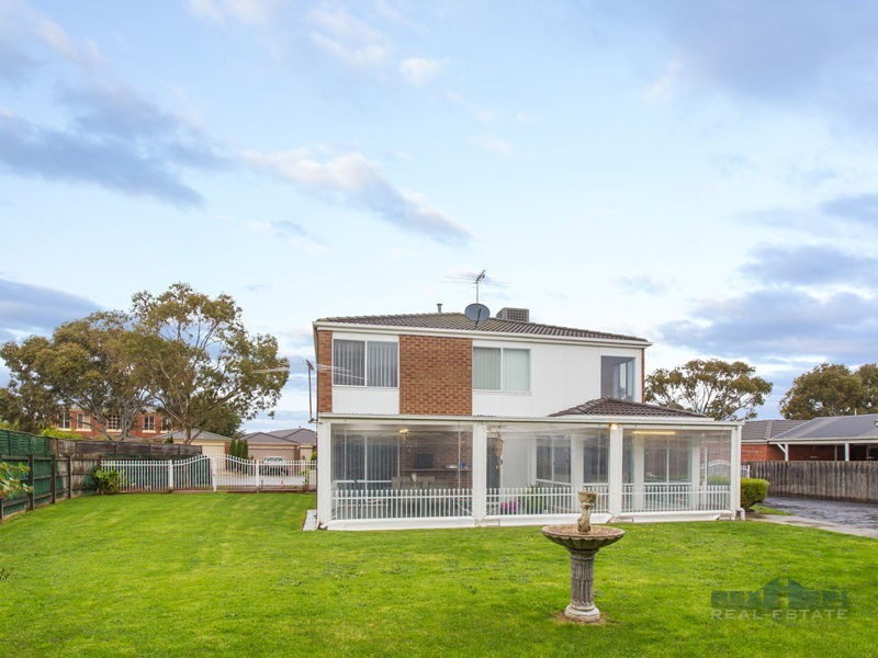 28 Hampshire Drive, Narre Warren South VIC 3805