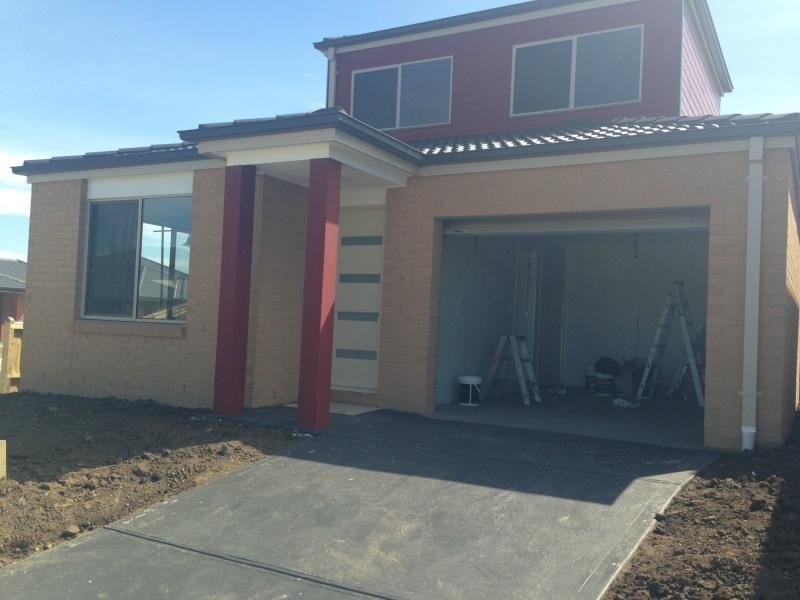 5 Bursaria Lane, Cranbourne West VIC 3977