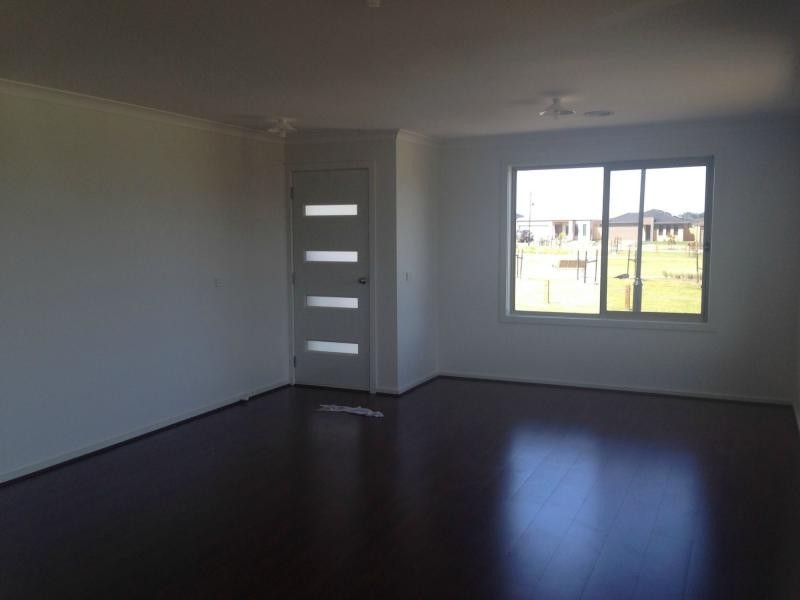 5 Bursaria Lane, Cranbourne West VIC 3977