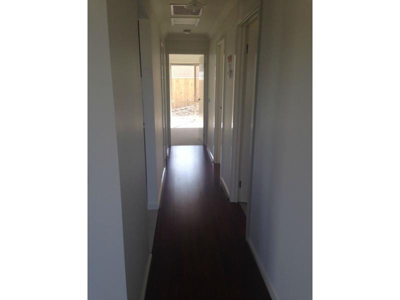 5 Bursaria Lane, Cranbourne West VIC 3977