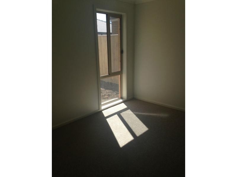 5 Bursaria Lane, Cranbourne West VIC 3977