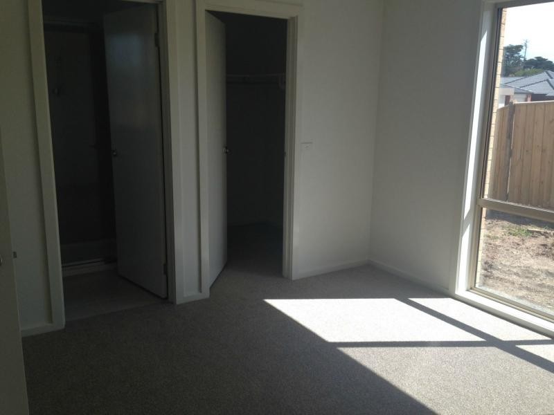 5 Bursaria Lane, Cranbourne West VIC 3977