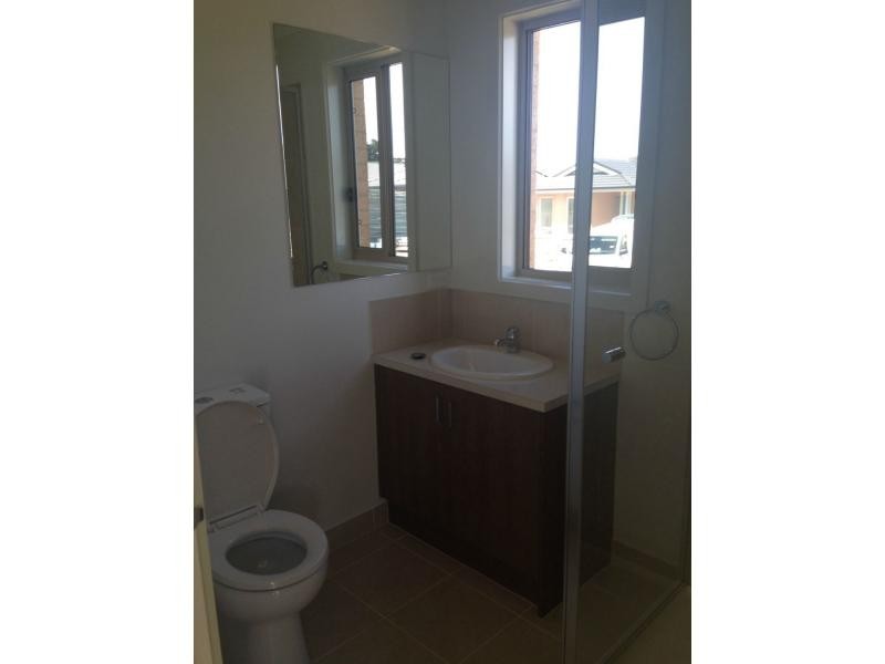 5 Bursaria Lane, Cranbourne West VIC 3977