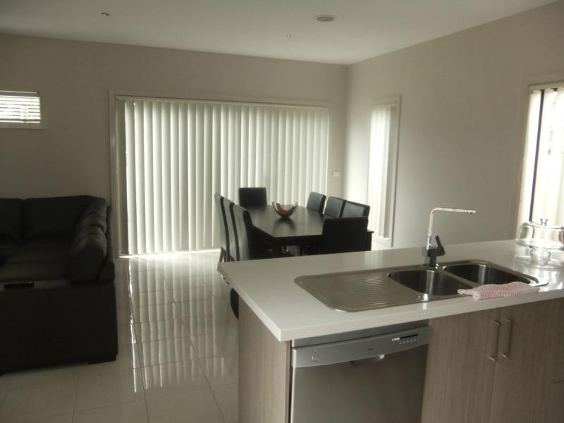 Unit 2/92 Player Drive, Narre Warren VIC 3805