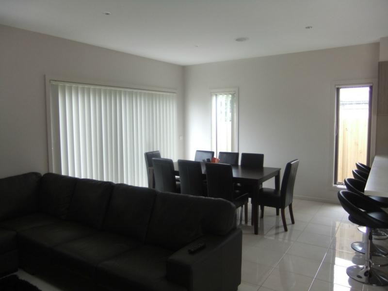 Unit 2/92 Player Drive, Narre Warren VIC 3805