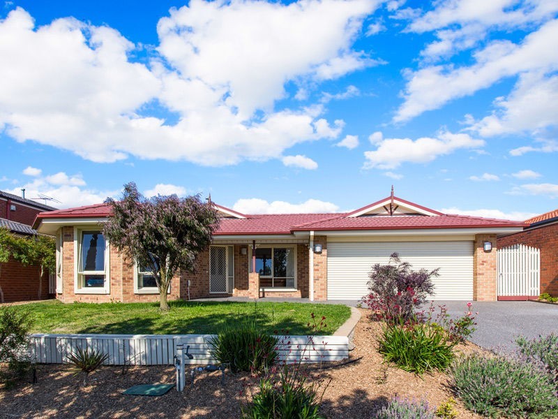 49 Rodlarni Crescent, Berwick VIC 3806