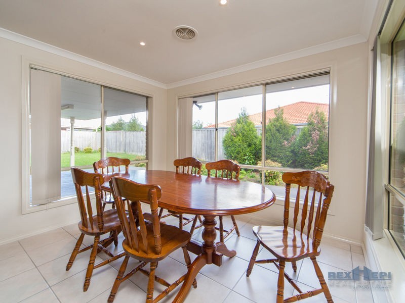 49 Rodlarni Crescent, Berwick VIC 3806