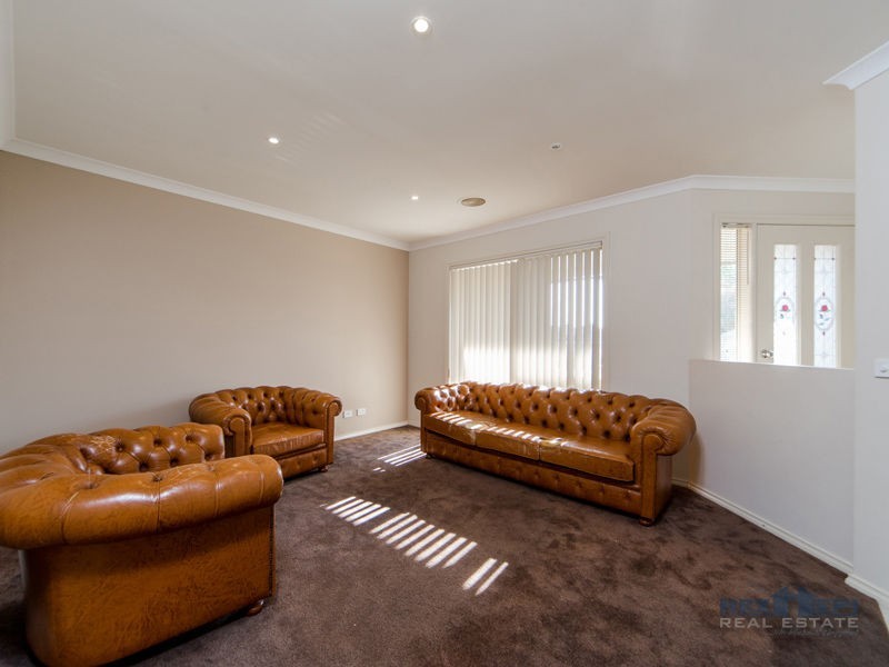 49 Rodlarni Crescent, Berwick VIC 3806