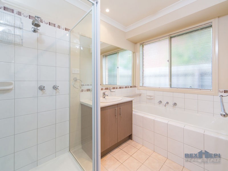 49 Rodlarni Crescent, Berwick VIC 3806