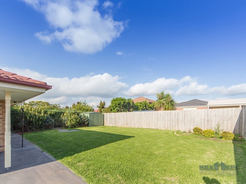 49 Rodlarni Crescent, Berwick VIC 3806