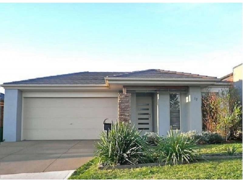 17 Kimberley Grove, Pakenham VIC 3810